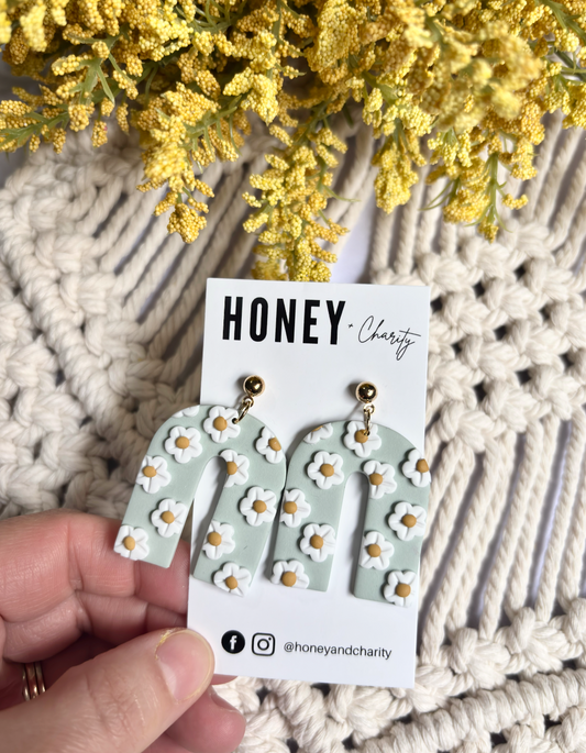 Daisy Flower Arch Dangles