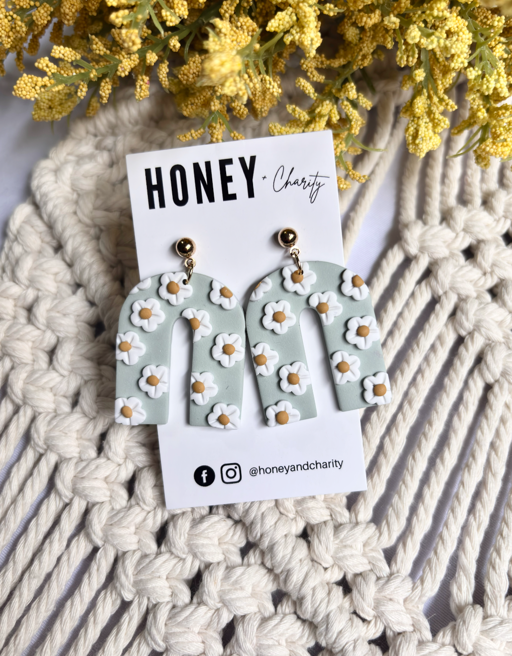 Daisy Flower Arch Dangles